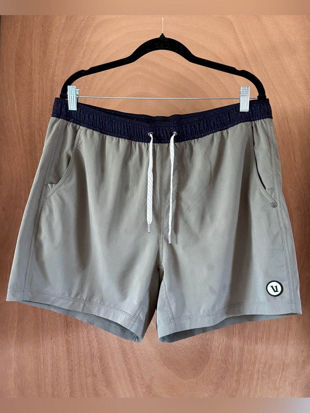Vuori Kore 5” Lined Shorts Men’s XL V367 Olive Khaki Athletic Performance